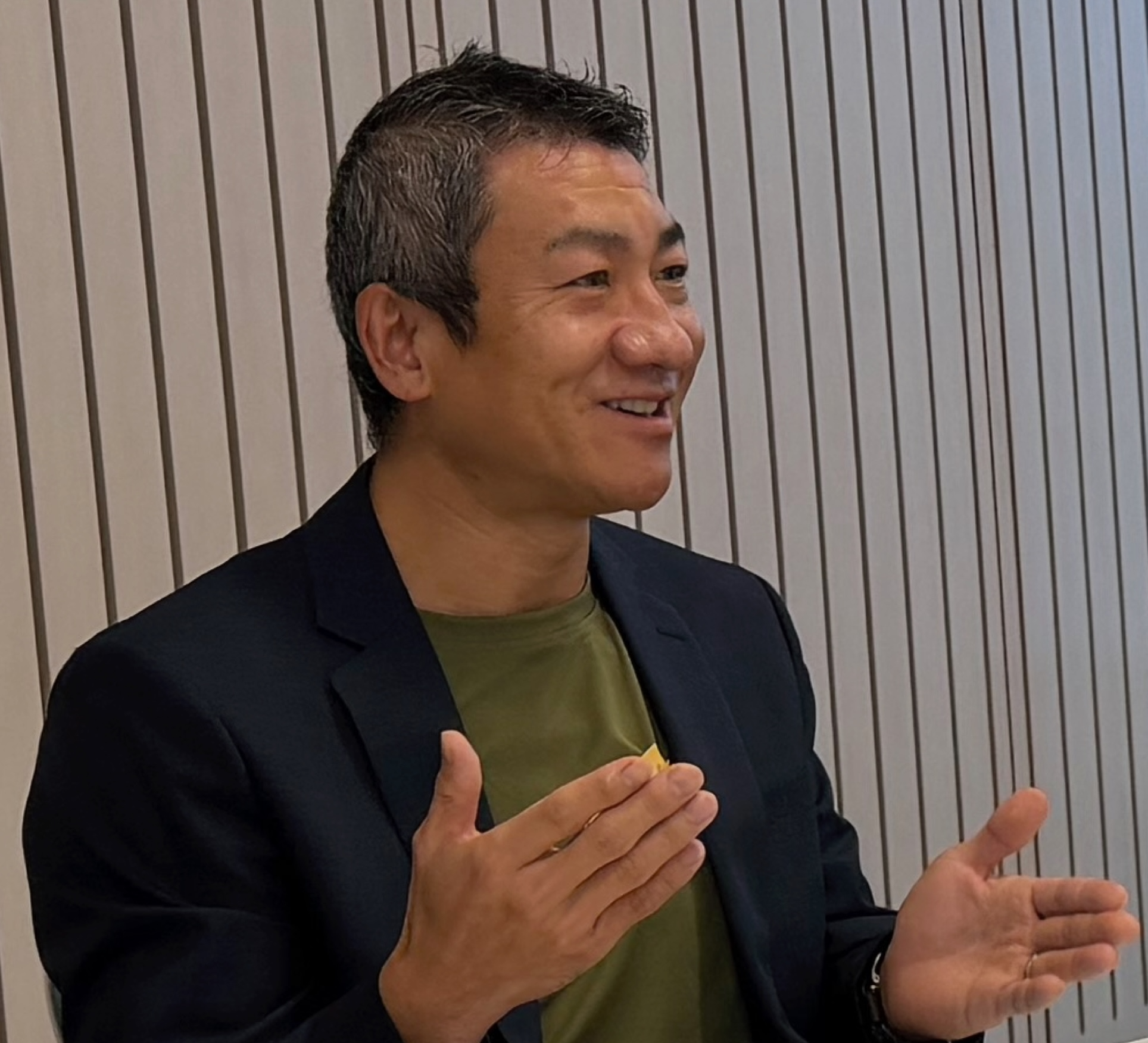 Shu Nomura speaking with a colleague